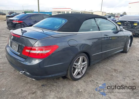 2012 Mercedes-Benz E 550 z USA, uszkodzony, nr VIN WDDKK7DF6CF152267